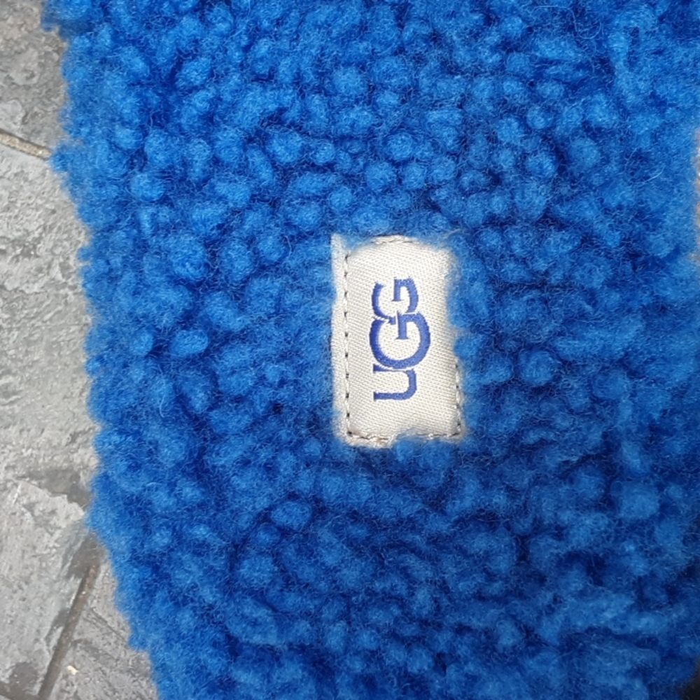 Ugg - Picture 4 of 7